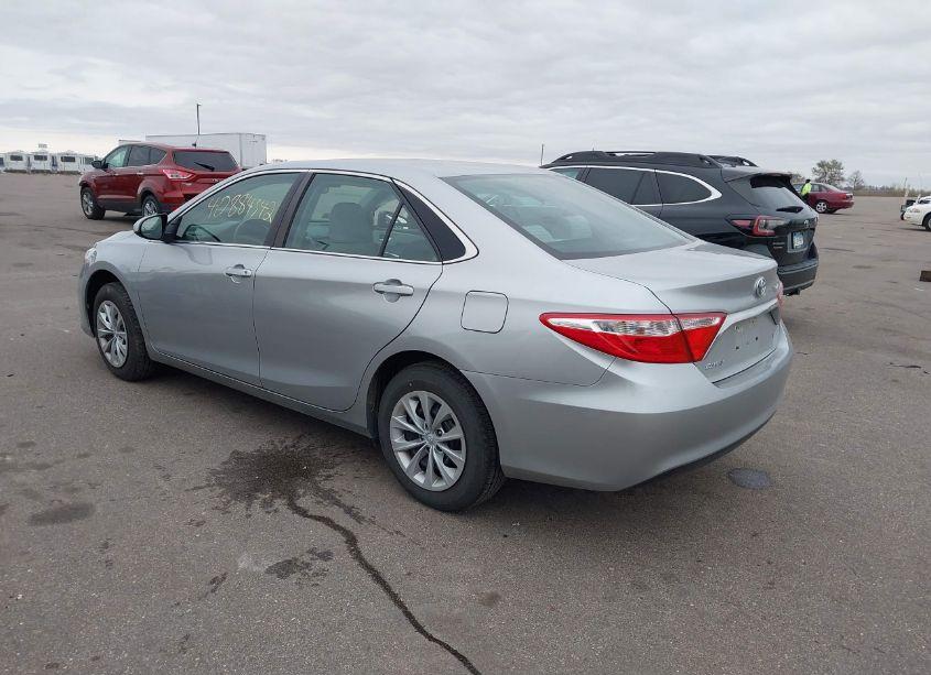 Photo 3 of 2017 Toyota Camry LE (VIN 4T1BF1FK8HU415590)