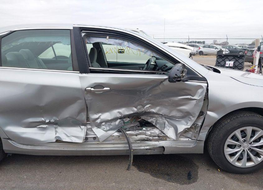 Photo 6 of 2017 Toyota Camry LE (VIN 4T1BF1FK8HU415590)