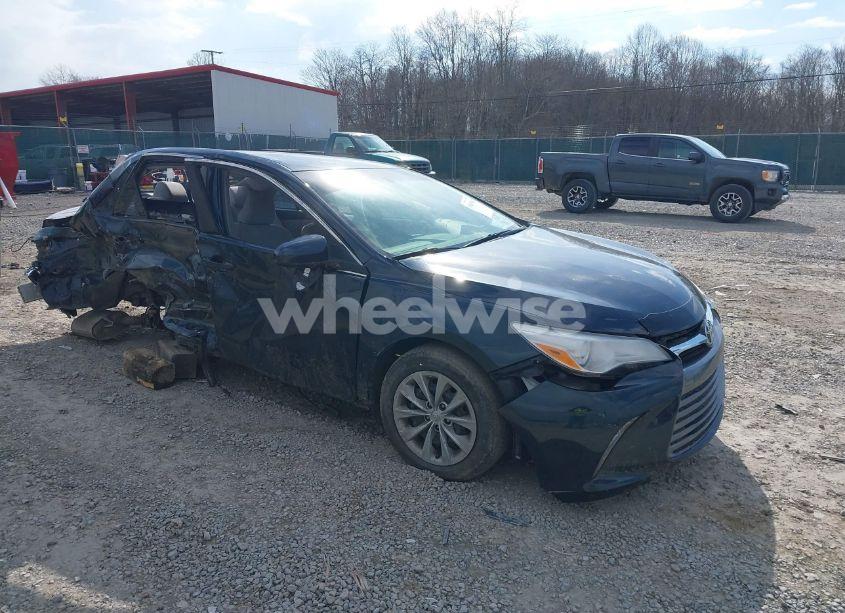 2017 Toyota Camry LE (VIN 4T1BF1FK8HU432244) main photo