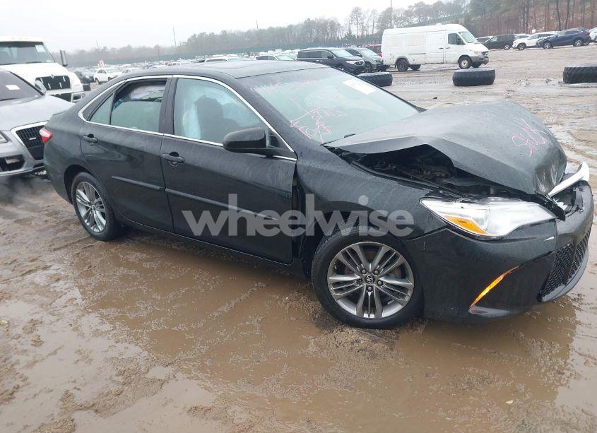 2017 Toyota Camry SE (VIN 4T1BF1FK8HU435497) main photo