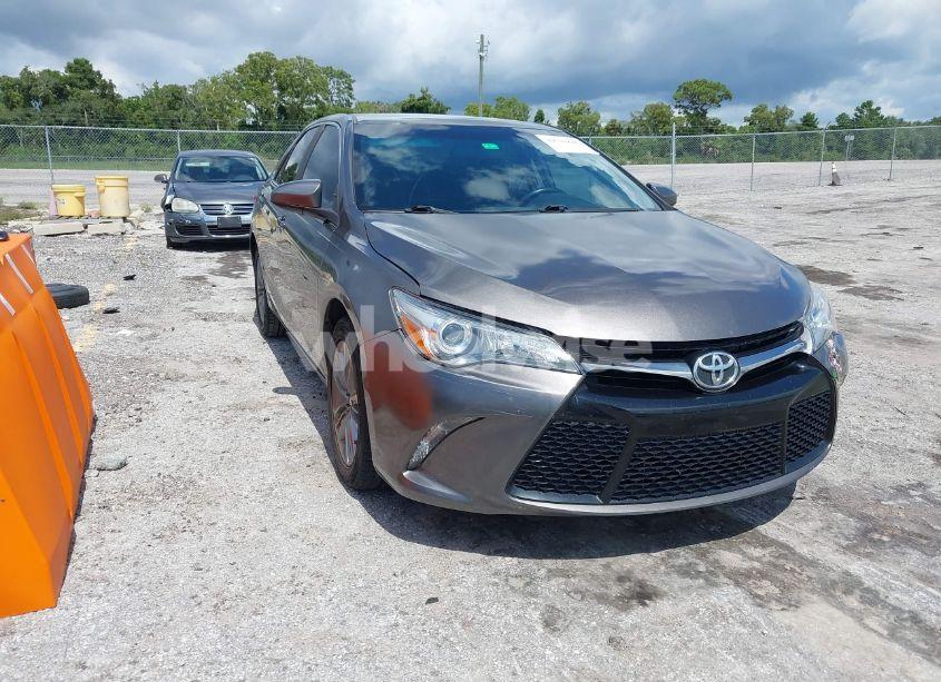 2017 Toyota Camry SE (VIN 4T1BF1FK8HU443745) main photo