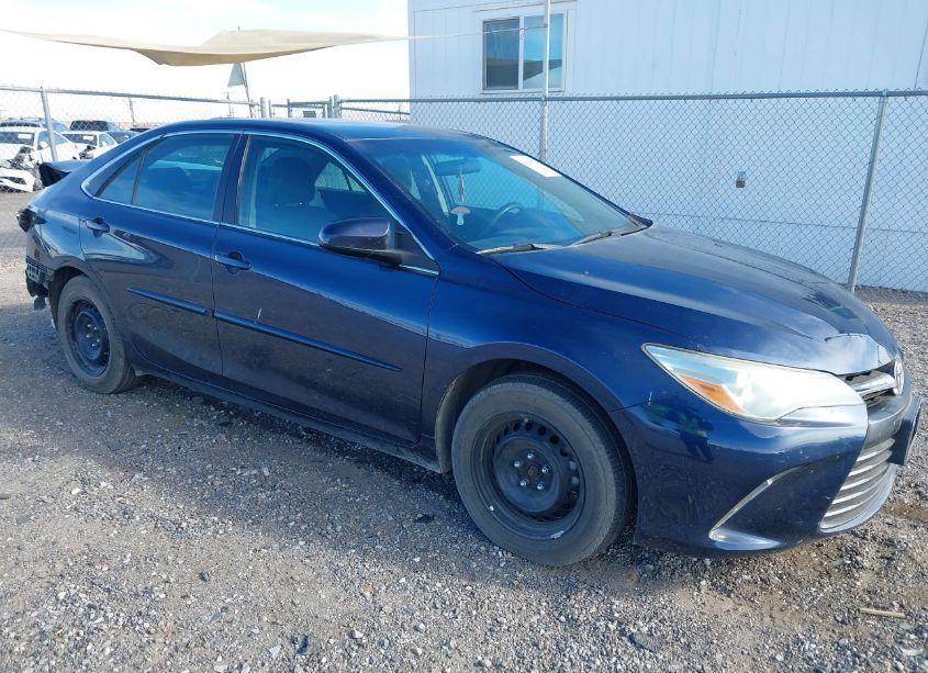 2017 Toyota Camry LE (VIN 4T1BF1FK8HU644688) main photo