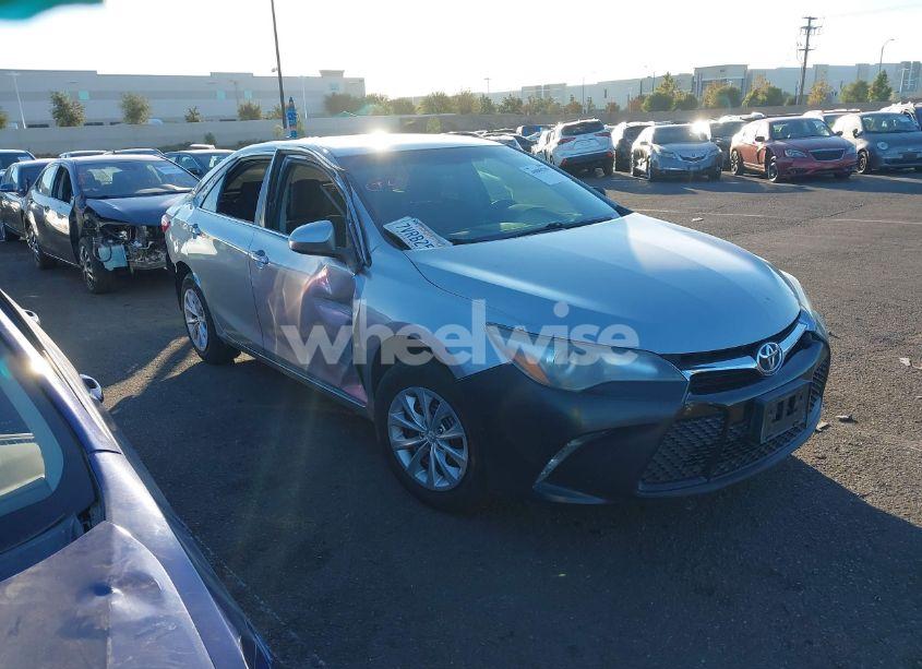 2017 Toyota Camry LE (VIN 4T1BF1FK8HU667954) main photo