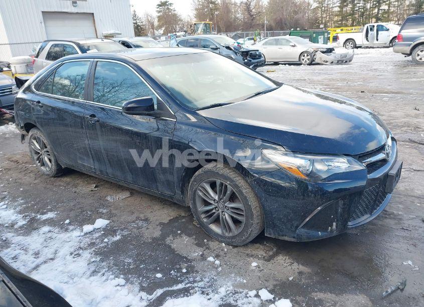 2017 Toyota Camry LE/XLE/SE/XSE (VIN 4T1BF1FK8HU676279) main photo