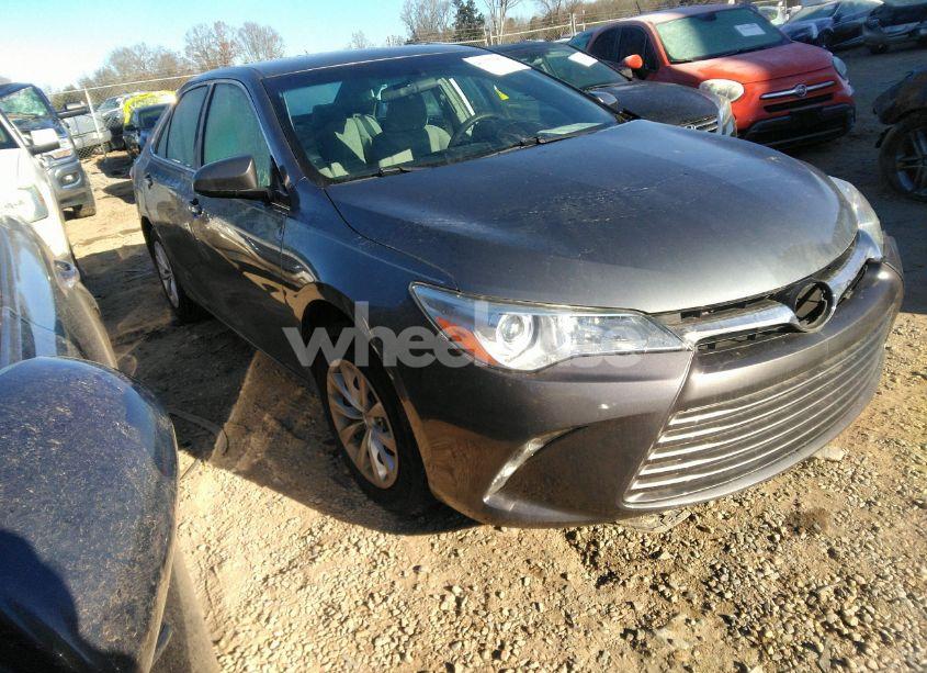 2017 Toyota Camry LE (VIN 4T1BF1FK8HU709815) main photo