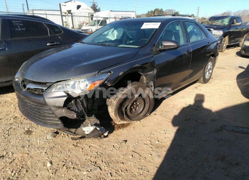 Photo 2 of 2017 Toyota Camry LE (VIN 4T1BF1FK8HU709815)