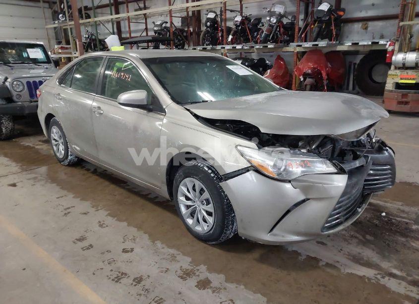 2017 Toyota Camry LE (VIN 4T1BF1FK8HU712097) main photo