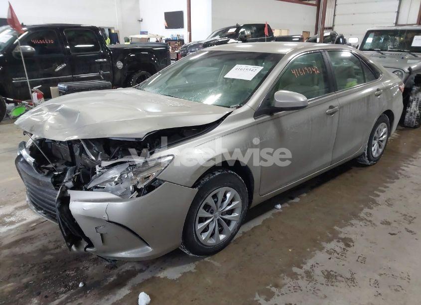 Photo 2 of 2017 Toyota Camry LE (VIN 4T1BF1FK8HU712097)