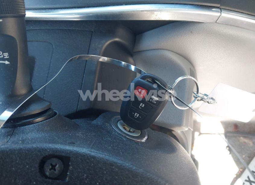 Photo 11 of 2017 Toyota Camry LE (VIN 4T1BF1FK8HU712794)