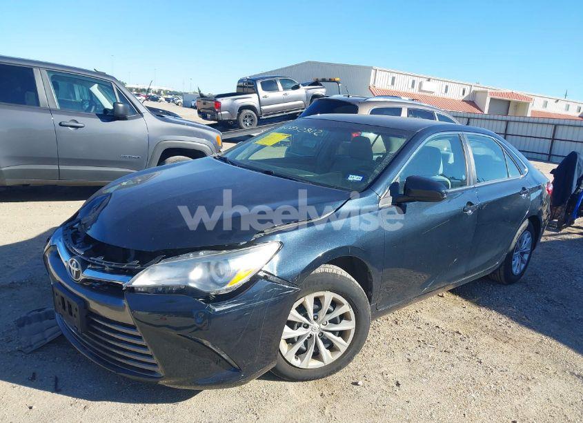 Photo 2 of 2017 Toyota Camry LE (VIN 4T1BF1FK8HU712794)