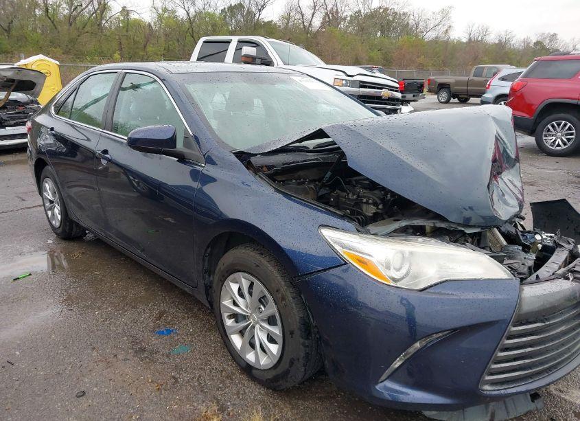 2017 Toyota Camry LE (VIN 4T1BF1FK8HU721558) main photo