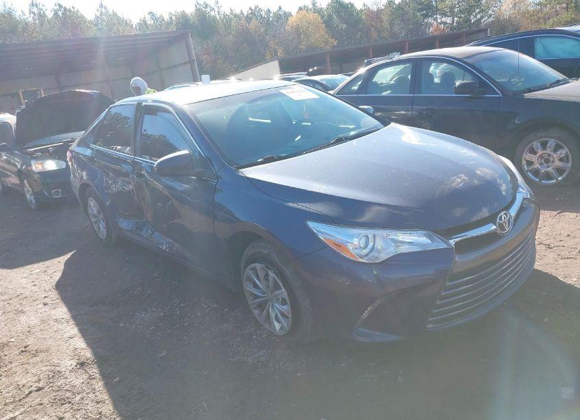 2017 Toyota Camry LE (VIN 4T1BF1FK8HU734052) main photo