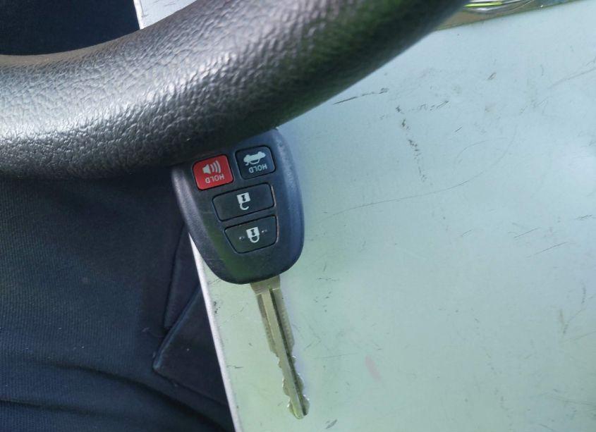 Photo 11 of 2017 Toyota Camry LE (VIN 4T1BF1FK8HU734052)