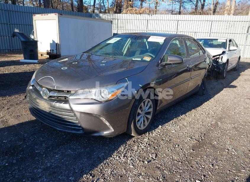 Photo 2 of 2017 Toyota Camry LE (VIN 4T1BF1FK8HU747576)