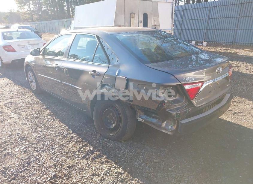 Photo 3 of 2017 Toyota Camry LE (VIN 4T1BF1FK8HU747576)