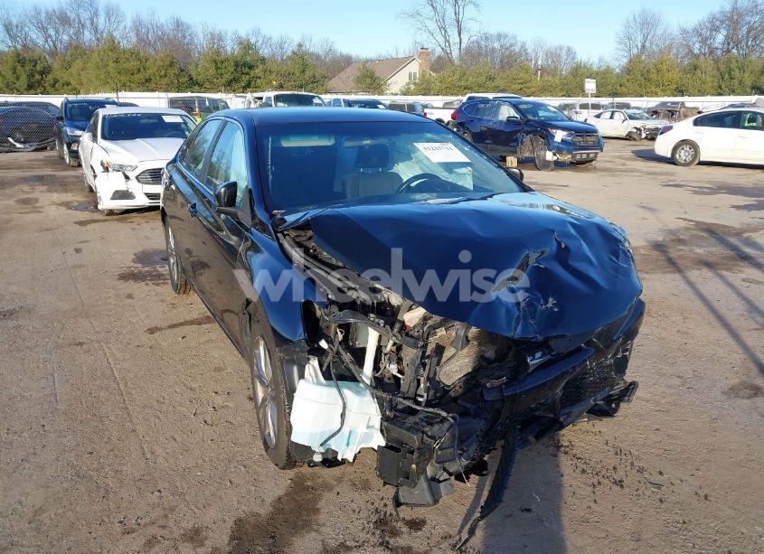 2017 Toyota Camry SE (VIN 4T1BF1FK8HU751613) main photo