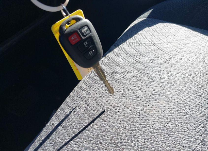 Photo 11 of 2017 Toyota Camry LE (VIN 4T1BF1FK8HU768072)