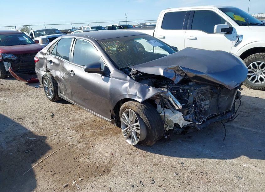 2017 Toyota Camry SE (VIN 4T1BF1FK8HU777564) main photo