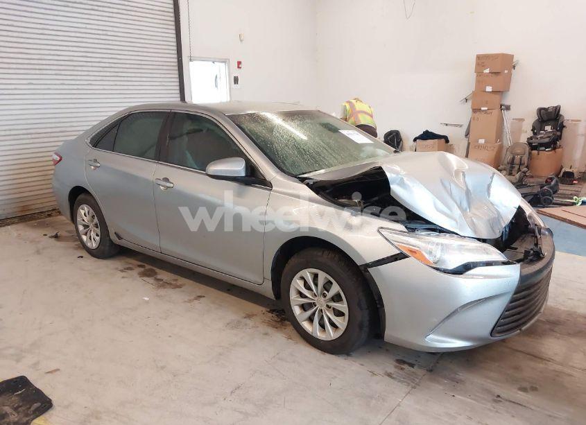 2017 Toyota Camry LE (VIN 4T1BF1FK8HU784241) main photo
