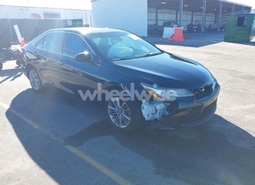 2017 Toyota Camry LE/XLE/SE/XSE (VIN 4T1BF1FK8HU792484) main photo