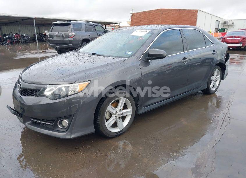 Photo 2 of 2012 Toyota Camry SE (VIN 4T1BF1FK9CU140725)