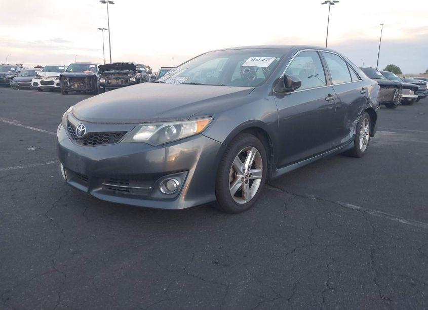 Photo 2 of 2013 Toyota Camry SE (VIN 4T1BF1FK9DU220690)