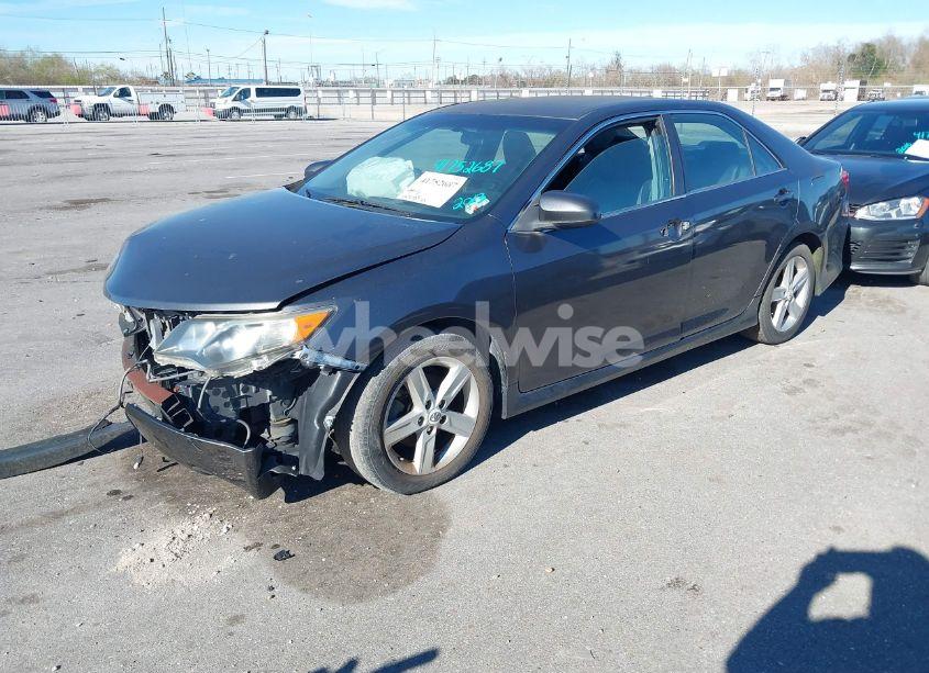 Photo 2 of 2013 Toyota Camry SE (VIN 4T1BF1FK9DU229826)