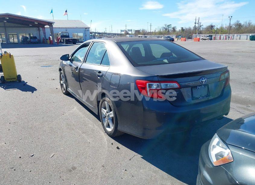 Photo 3 of 2013 Toyota Camry SE (VIN 4T1BF1FK9DU229826)