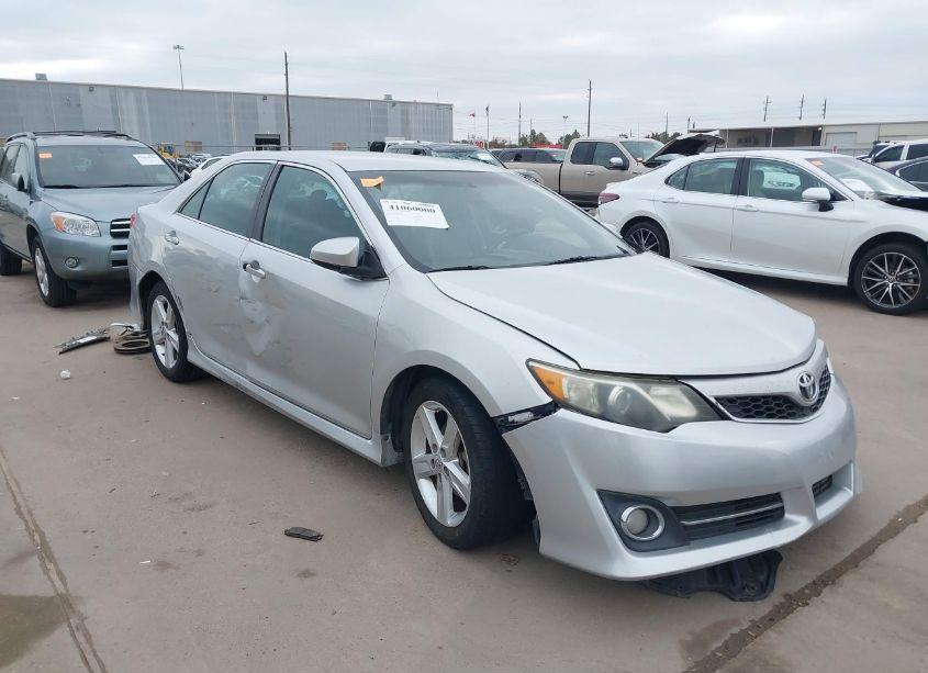 2013 Toyota Camry SE (VIN 4T1BF1FK9DU258632) main photo