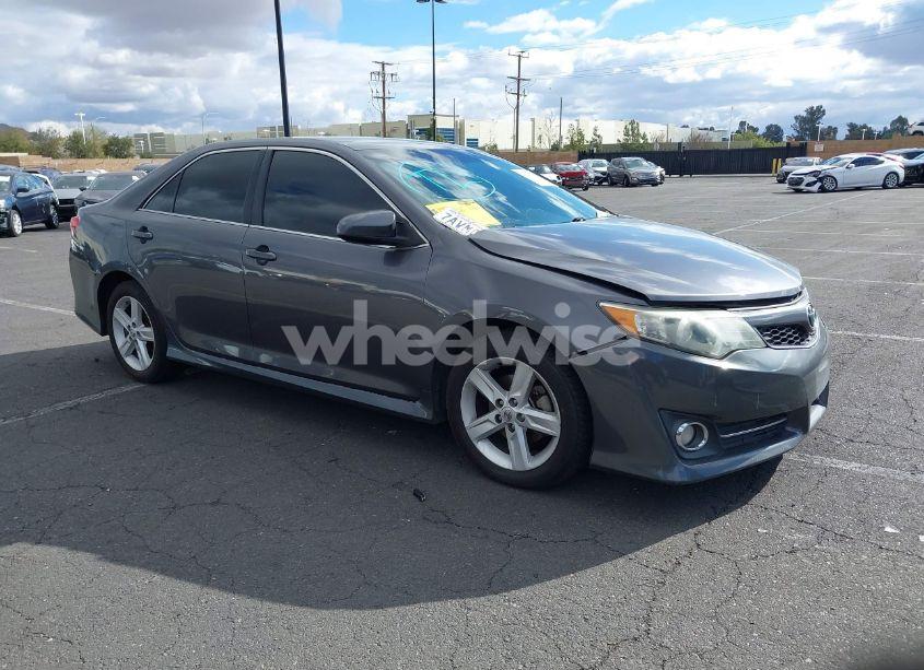 2013 Toyota Camry SE (VIN 4T1BF1FK9DU268335) main photo