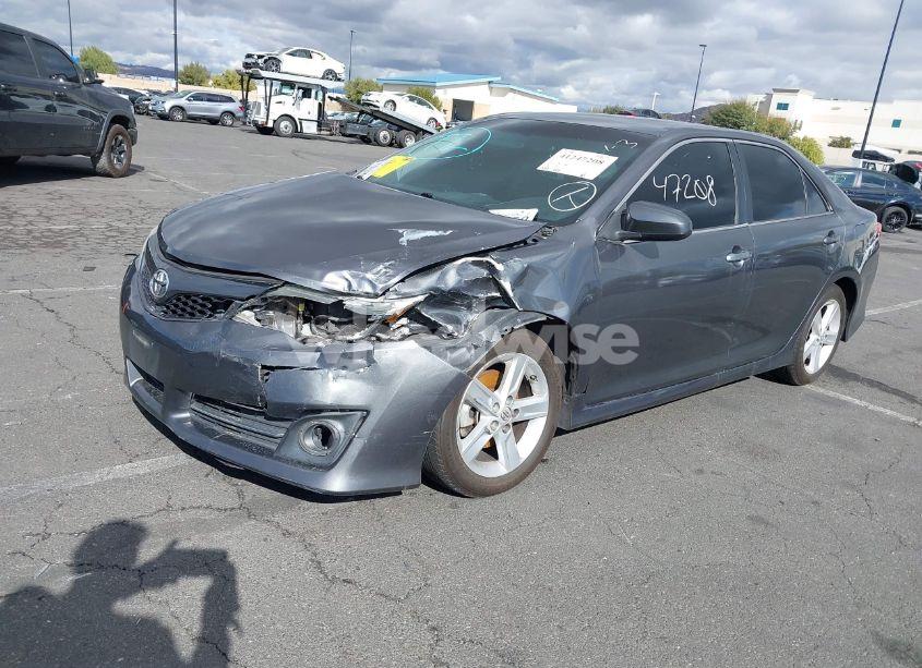 Photo 2 of 2013 Toyota Camry SE (VIN 4T1BF1FK9DU268335)