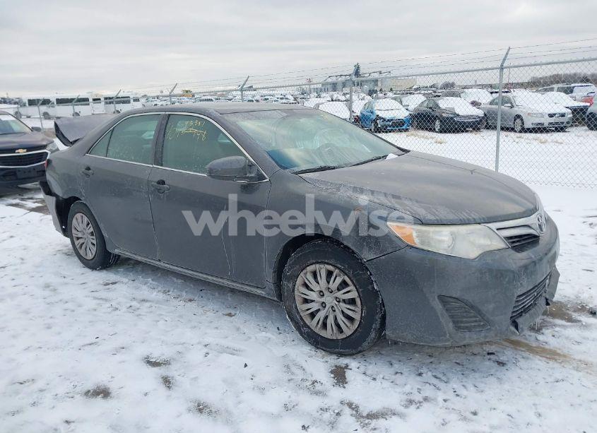 2013 Toyota Camry LE (VIN 4T1BF1FK9DU272353) main photo