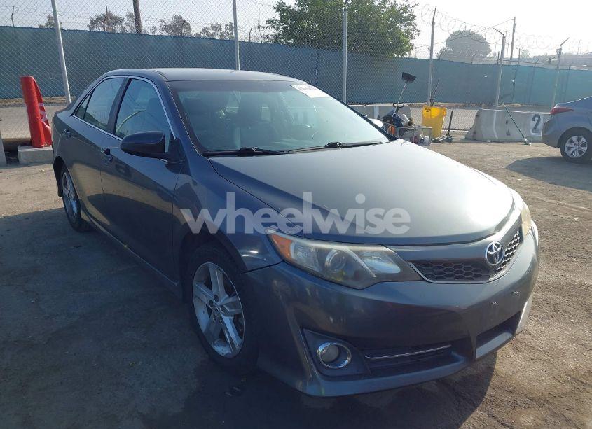 2013 Toyota Camry SE (VIN 4T1BF1FK9DU278525) main photo