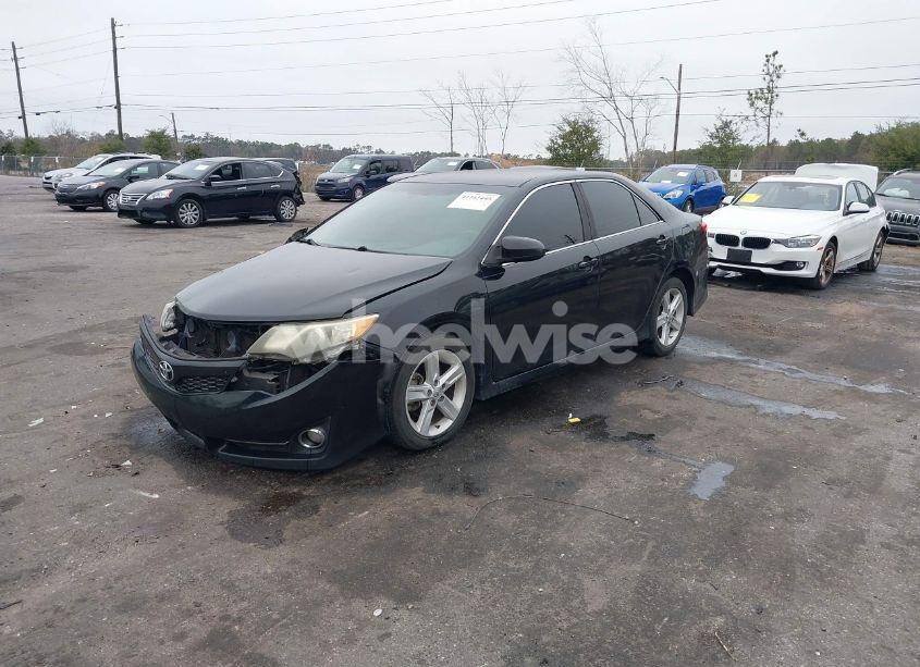 Photo 2 of 2013 Toyota Camry SE (VIN 4T1BF1FK9DU284289)