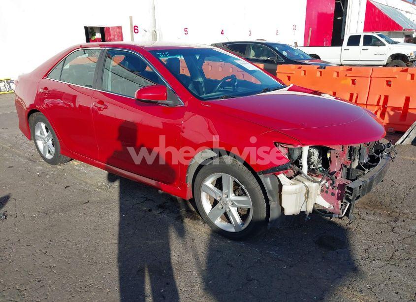 2013 Toyota Camry SE (VIN 4T1BF1FK9DU711860) main photo