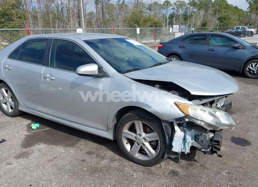 2013 Toyota Camry SE (VIN 4T1BF1FK9DU715911) main photo