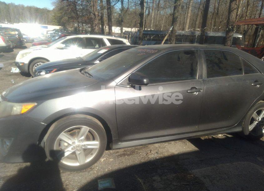 Photo 13 of 2014 Toyota Camry SE (VIN 4T1BF1FK9EU301108)