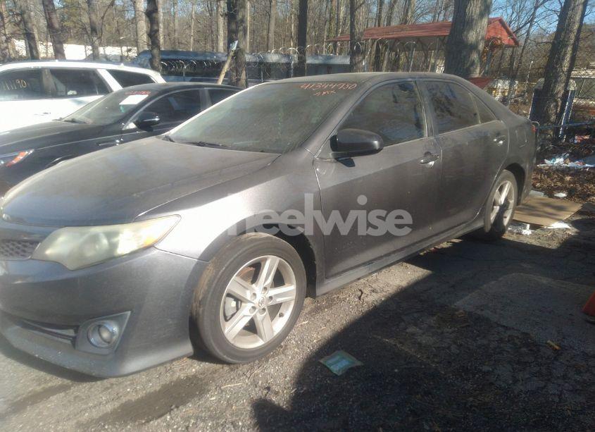 Photo 2 of 2014 Toyota Camry SE (VIN 4T1BF1FK9EU301108)
