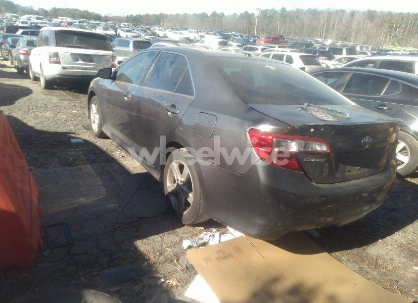 Photo 3 of 2014 Toyota Camry SE (VIN 4T1BF1FK9EU301108)