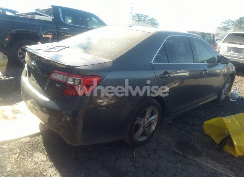 Photo 4 of 2014 Toyota Camry SE (VIN 4T1BF1FK9EU301108)