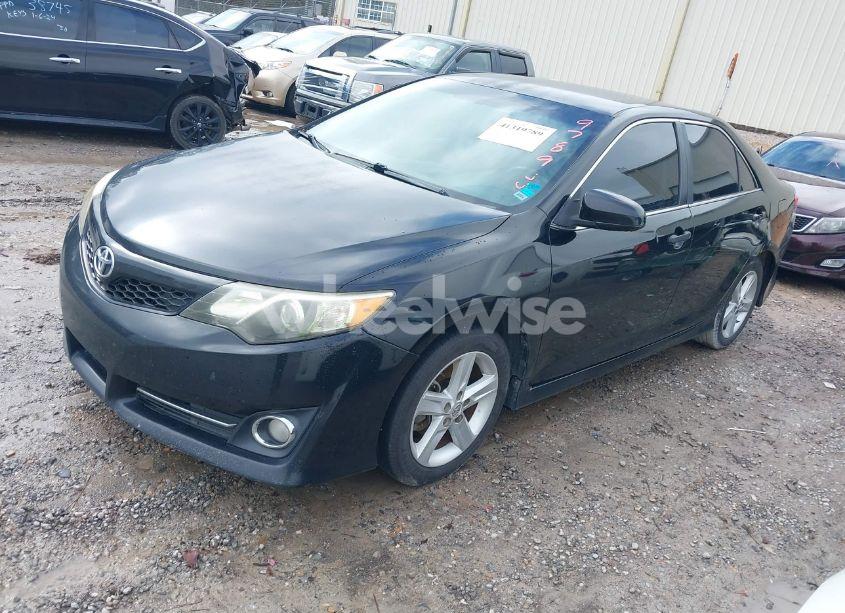 Photo 2 of 2014 Toyota Camry SE (VIN 4T1BF1FK9EU309791)