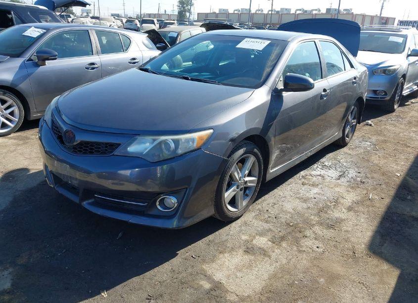 Photo 2 of 2014 Toyota Camry SE (VIN 4T1BF1FK9EU325683)