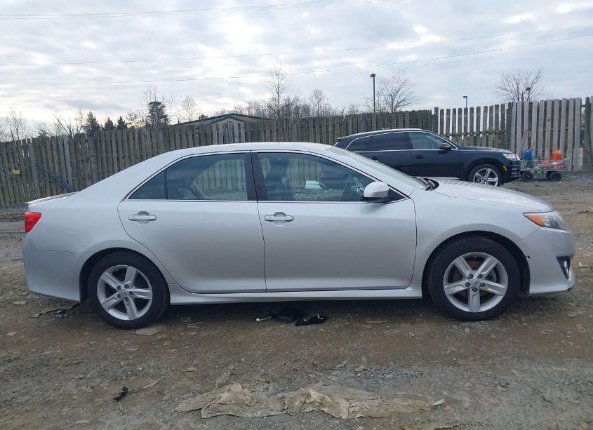 Photo 14 of 2014 Toyota Camry SE (VIN 4T1BF1FK9EU330494)