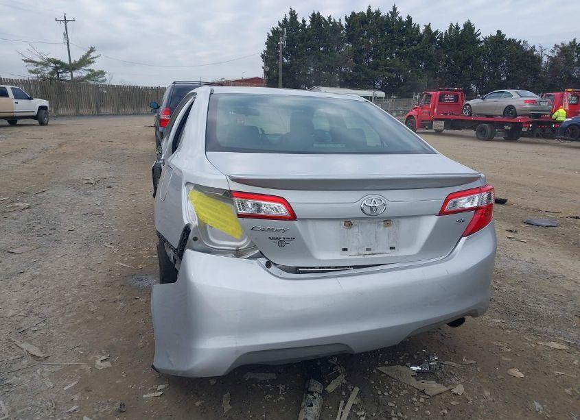 Photo 17 of 2014 Toyota Camry SE (VIN 4T1BF1FK9EU330494)