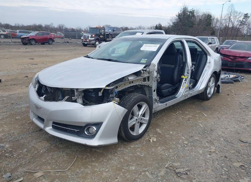 Photo 2 of 2014 Toyota Camry SE (VIN 4T1BF1FK9EU330494)