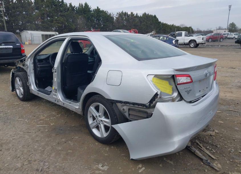 Photo 3 of 2014 Toyota Camry SE (VIN 4T1BF1FK9EU330494)