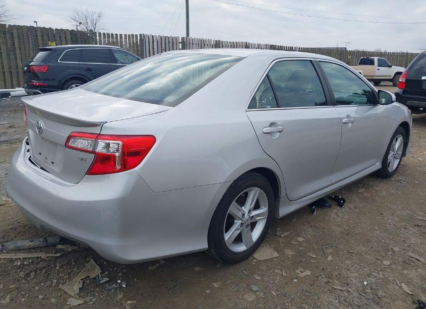Photo 4 of 2014 Toyota Camry SE (VIN 4T1BF1FK9EU330494)