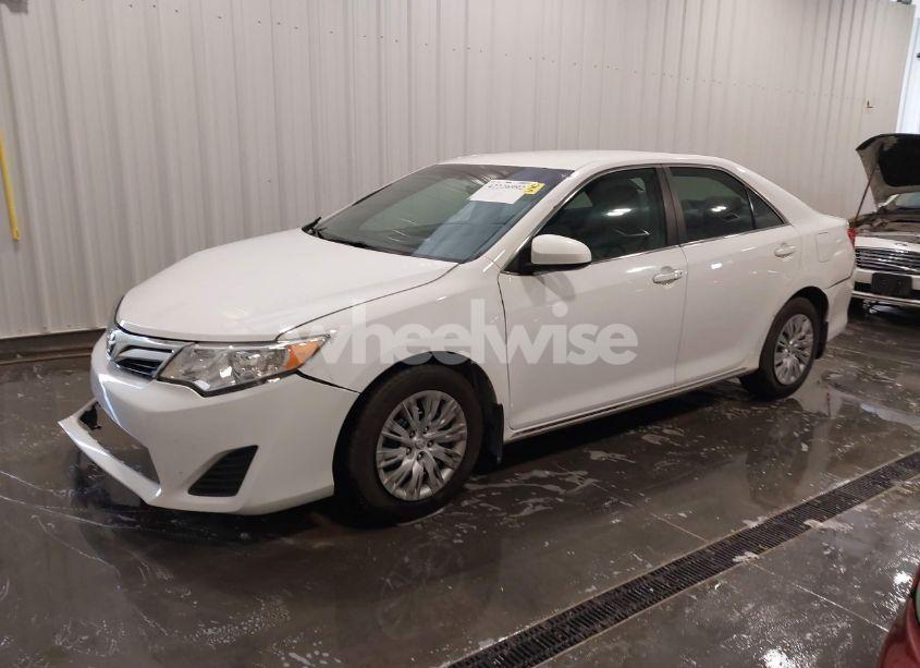 Photo 2 of 2014 Toyota Camry LE (VIN 4T1BF1FK9EU333315)