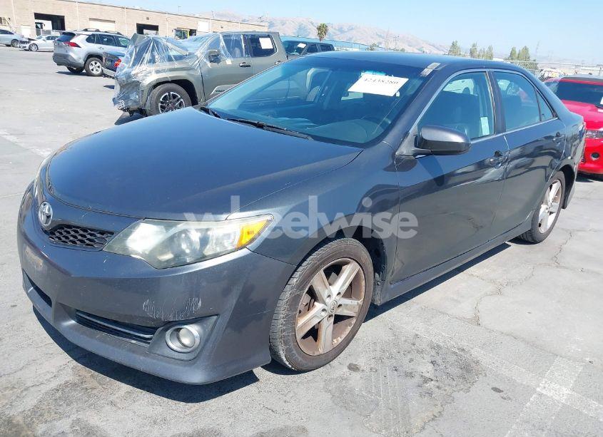 Photo 2 of 2014 Toyota Camry SE (VIN 4T1BF1FK9EU344301)