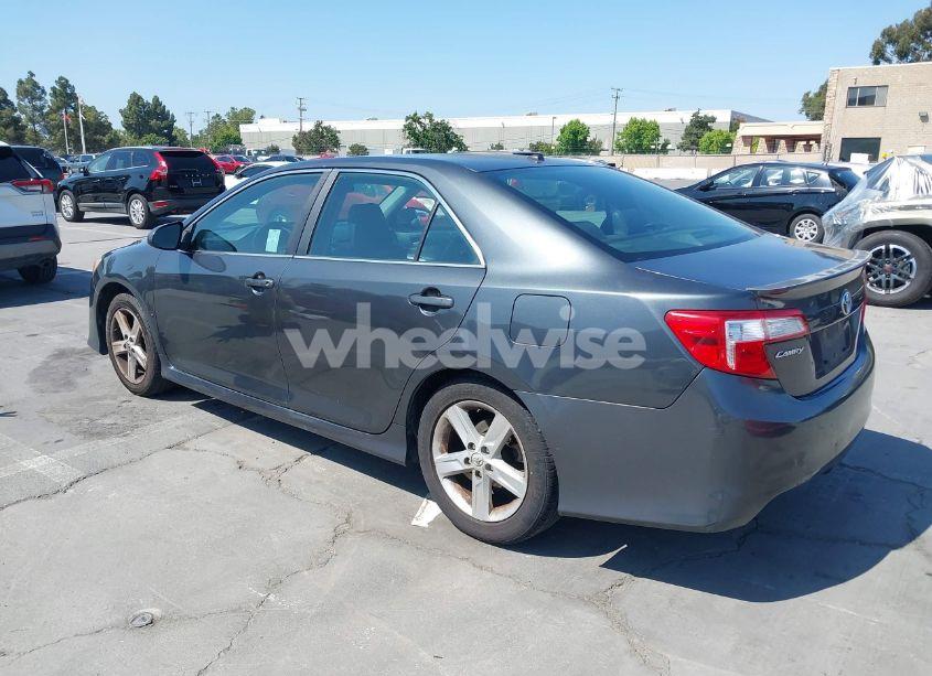 Photo 3 of 2014 Toyota Camry SE (VIN 4T1BF1FK9EU344301)